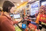 幾百塊錢的旅游團(tuán)靠啥賺錢？看似包吃包住，實(shí)際背后“...