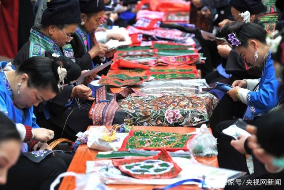 央視網(wǎng)評(píng)丨發(fā)展更多特色產(chǎn)業(yè)，靠創(chuàng)新實(shí)現(xiàn)更好發(fā)展