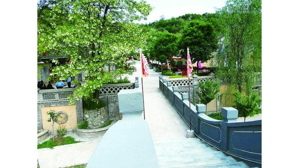 平?jīng)鰶艽ǎ禾厣a(chǎn)業(yè)迎豐收 鄉(xiāng)村振興啟新程