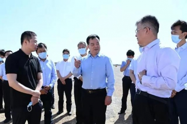 王君正在兵團準東產(chǎn)業(yè)園區(qū)調(diào)研