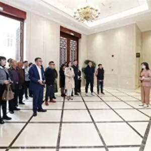 30余名企業(yè)家深入考察 貴安新區(qū)舉辦櫻花季產(chǎn)業(yè)對(duì)接招商推介會(huì)