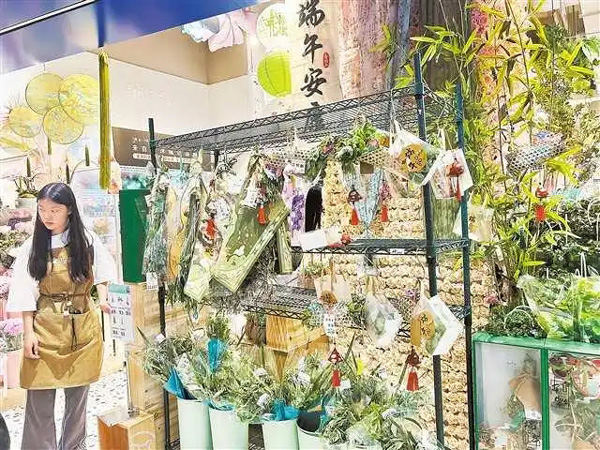 傳統(tǒng)端午注入時尚元素 重慶消費市場掀起“國潮風(fēng)”