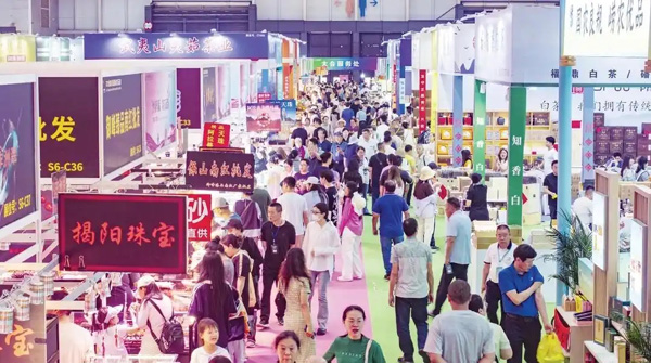 “周末去逛展”成了新區(qū)新潮流